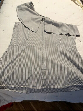 Striped off 1 shoulder Blouse in White & Black stripe.
